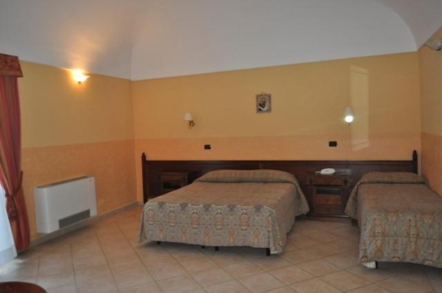 Hotel Tenuta Santa Lucia San Giovanni Rotondo Zimmer foto