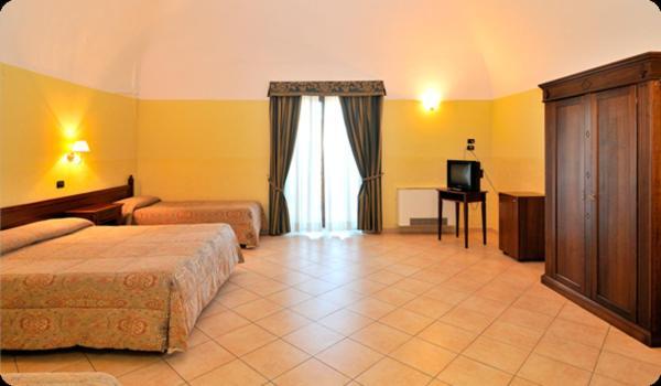 Hotel Tenuta Santa Lucia San Giovanni Rotondo Zimmer foto
